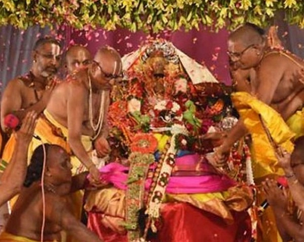 భక్తులు లేకుండానే శ్రీరామ నవమి వేడుకలు - షిర్డీ ఆలయం మూసివేత