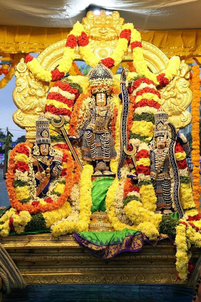వైభవంగా ప్రారంభమైన గోవిందరాజస్వామి ఆలయం తెప్పోత్సవం