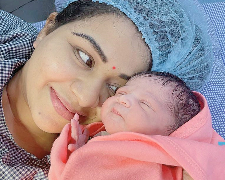 Manali Rathod with child baby