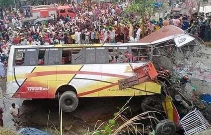 bangla bus accident