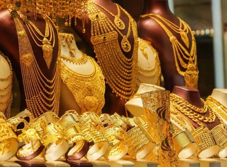 Gold Buying Tips सोने खरेदी करण्याच्या तयारीत असाल तर बजेट आणि सुरक्षितता या 8 गोष्टी लक्षात ठेवा