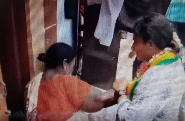 woman who pushed Hyderabad Lok Sabha BJP candidate Madhavilatha