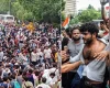 ധര്‍മേന്ദ്രപ്രധാന്റെ രാജിയില്ലാതെ മടക്കമില്ലാതെ, ജന്തര്‍ മന്തറില്‍ അര്‍ദ്ധരാത്രിയിലും ഒത്തുകൂടി പ്രതിഷേധക്കാര്‍