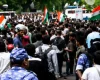 मुंबईतील चैत्यभूमीवर आंदोलक आणि पोलिसांत झटापट; NEET विरोधातील निदर्शकांना पोलिसांकडून रोखण्यात आले