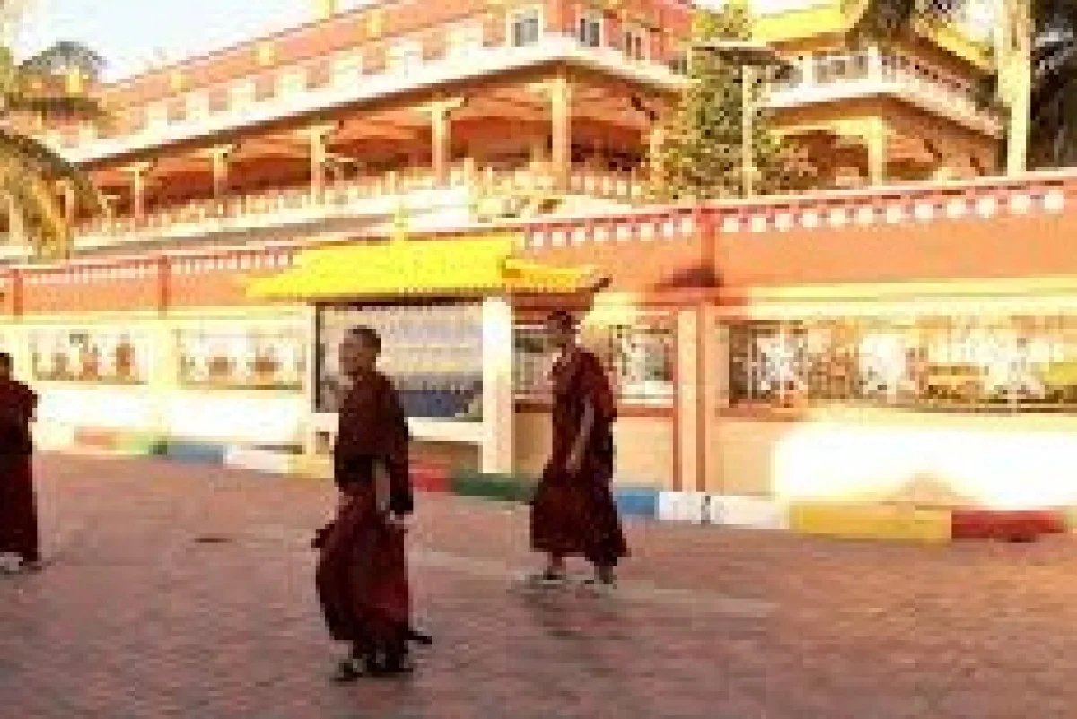 ಬೌದ್ಧ ಬಿಕ್ಷುಗಳು