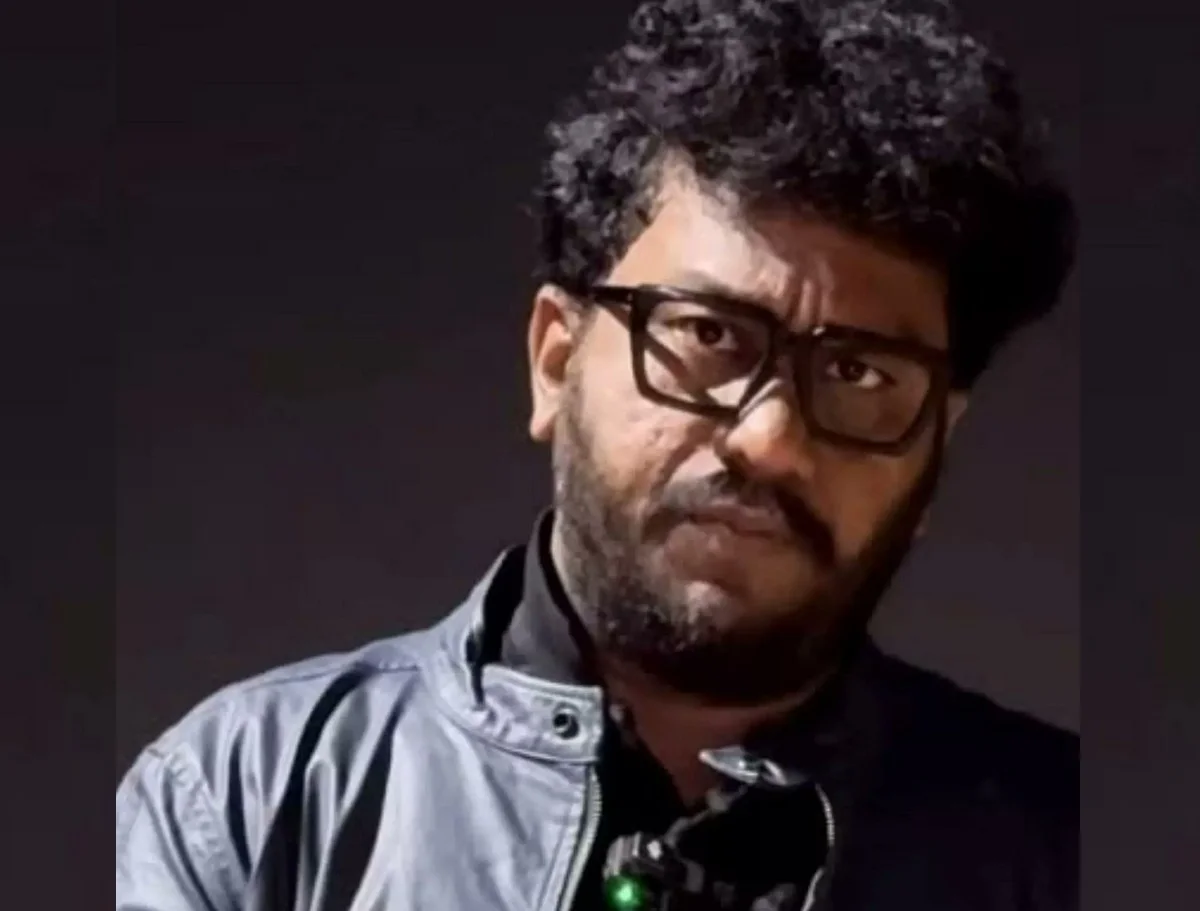 Prashna Ravan ప్రశ్న రావణ్కు చుక్కలు చూపిన జనసేన నేతలు - పోలీస్ వాహనంపై కోడిగుడ్లతో ...