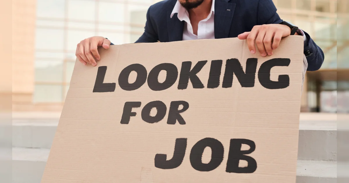 ஒரே நேரத்தில் 2 நிறுவனங்களில் வேலை செய்த அதிகாரியின் மனைவி.. வேலைக்கே செல்லாமல் லட்சக்கணக்கில் வாங்கிய சம்பளம்..!