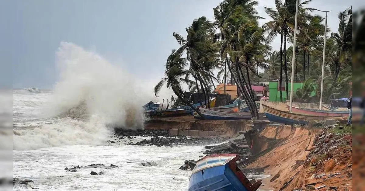 Cyclone Ditwah: டிட்வா புயல் எதிரொலி!.. தமிழகத்தில் 5 மாவட்டங்களுக்கு ரெட் அலார்ட்!...