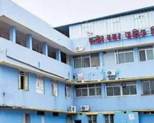मानसून से पहले जागा इंदौर नगर निगम, जेसीबी से गिराए जर्जर मकान
