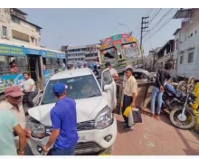 इंदौर के पटेल ब्रिज पर काल बना टैंकर, 5 वाहनों को टक्‍कर मारी, लोग बचने के लिए यहां-वहां भागे
