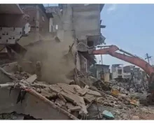 इंदौर में चला निगम का बुल्‍डोजर, 100 से ज्‍यादा घर तोड़े, गुटकेश्वर मंदिर से सदर बाजार तक चौड़ी होगी सड़क