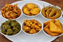 Rainy season recipes पावसाची मजा या ६ प्रकारच्या पकोड्यांमुळे द्विगुणित होईल Rainy season recipes पावसाची मजा या ६ प्रकारच्या पकोड्यांमुळे द्विगुणित होईल