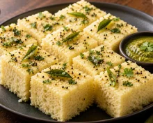 नाश्त्यासाठी झटपट, मऊ आणि स्पंजी 'रवा ढोकळा' उत्तम पर्याय
