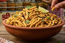 रतलामी शेव: लवंग आणि खड्या मसाल्यांचा तीव्र स्वाद असलेली प्रसिद्ध रेसिपी रतलामी शेव: लवंग आणि खड्या मसाल्यांचा तीव्र स्वाद असलेली प्रसिद्ध रेसिपी