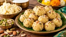 श्री गणेशाच्या नैवेद्यासाठी केशरी खव्याचे लाडू, गणपती उत्सवामध्ये नक्की ट्राय करा श्री गणेशाच्या नैवेद्यासाठी केशरी खव्याचे लाडू, गणपती उत्सवामध्ये नक्की ट्राय करा