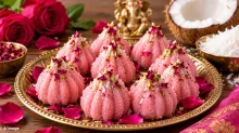 गणपती बाप्पाच्या नैवेद्यसाठी उत्तम आणि झटपट होणारा पदार्थ Rose Coconut Modak गणपती बाप्पाच्या नैवेद्यसाठी उत्तम आणि झटपट होणारा पदार्थ Rose Coconut Modak