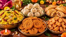 बाजारातून फराळ आणण्याऐवजी घरी बनवा हे ५ पदार्थ; खर्चाचेही होईल नियोजन