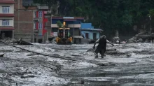 நேபாள வெள்ளம்.. 9 நாட்களுக்கு பின் 2 பேர் சுரங்கத்தில் இருந்து உயிருடன் மீட்பு.. இன்னும் சிலர் இருக்கலாம் என தகவல்...