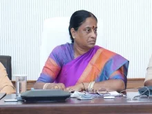 మా అమ్మ గొంతును ఎవరూ నొక్కలేరు.. సీఎం రేవంత్ రెడ్డిని శపిస్తున్నాను : కొండా సుష్మిత మా అమ్మ గొంతును ఎవరూ నొక్కలేరు.. సీఎం రేవంత్ రెడ్డిని శపిస్తున్నాను : కొండా సుష్మిత