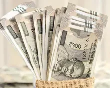 బ్లాక్ కవరులో రూ. 1.56 కోట్ల విలువైన విదేశీ కరెన్సీ.. ఎలా పట్టుకున్నారంటే?