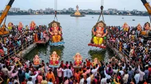 వినాయక చవితి: గణేష విగ్రహాల నిమజ్జనాలు ప్రారంభం.. భారీగా ఏర్పాట్లు వినాయక చవితి: గణేష విగ్రహాల నిమజ్జనాలు ప్రారంభం.. భారీగా ఏర్పాట్లు