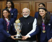 વર્લ્ડ ચેમ્પિયન્સ ટીમને મળ્યા PM મોદી, ટીમ ઈન્ડીયાને ગીફટમાં આપી ઓટોગ્રાફ વાળી સ્પેશ્યલ જર્સી