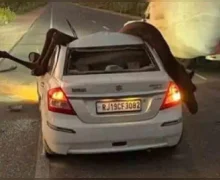 Rajasthan Shocker Video- Swift Dzire સાથે અથડાયા પછી, એક ઊંટ છત તોડીને કારમાં ઘૂસી ગયો, પછી જેસીબીની મદદથી તેને છોડતા જ તે દોડવા લાગ્યો.