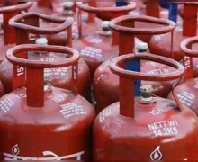 LPG Gas Price: આ લોકોને 300 ઓછા ભાવે ગેસ સિલિન્ડર મળી રહ્યા છે, શું તમે ચૂકી રહ્યા છો?