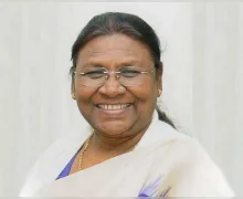 राष्ट्रपती मुर्मू यांच्या सुरक्षेत त्रुटी,  हेलिपॅडवर उतरताना हेलिकॉप्टरची चाके खड्ड्यात अडकली