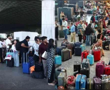 IndiGo flights cancelled इंडिगोचे संकट सुरूच, आज अनेक उड्डाणे रद्द; प्रवाशांनी अश्रू ढाळले