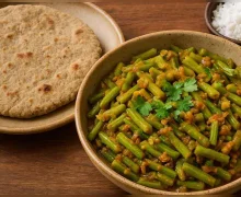 वसुबारस निमित्त घरी झटपट बनणार बाजरीची भाकरी आणि गवारीची भाजी