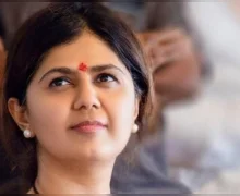 महिला डॉक्टर आत्महत्या प्रकरणात पंकजा मुंडे यांनी बीडमधील मृताच्या कुटुंबाची भेट घेतली, न्याय देण्याचे आश्वासन दिले