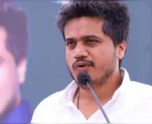 राष्ट्रवादी काँग्रेसचे नेते रोहित पवार यांच्यावर बनावट आधार कार्ड तयार केल्याप्रकरणी गुन्हा दाखल