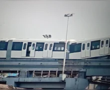 मुंबईतील मोनोरेल ट्रेन चाचणी दरम्यान रुळावरून घसरली