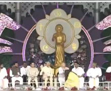 अभिनेत्री ऐश्वर्या रायने पंतप्रधान मोदींचे पाय स्पर्श करून आशीर्वाद घेतले; धर्म आणि प्रेमाबद्दल सांगितले....