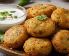 एकादशी विशेष उपवासाची बटाटा भजी पाककृती