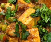 घरी बनवलेल्या जेवणात एक नवीन ट्विस्ट आणा; पनीर मखाना भाजी रेसिपी बनवा