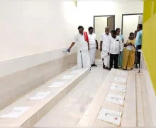 கும்பகோணம் அரசு பள்ளி கழிப்பறையில் தடுப்புச் சுவர் இல்லை: ப்ளானிலேயே தடுப்புச்சுவர் இல்லை..!