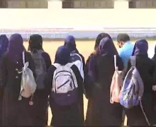 மீண்டும் ஹிஜாப் சர்ச்சை: கொச்சி பள்ளியில் இருந்து மாணவிகள் விலகல்..!
