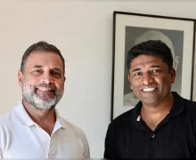 காங்கிரஸ் கட்சியில் இணைந்த முன்னாள் ஐஏஎஸ் அதிகாரி.. கேரள தேர்தலில் போட்டியா?