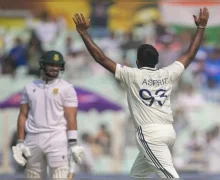 இந்தியா - தென்னாப்பிரிக்கா டெஸ்ட் போட்டி.. ஆரம்பத்திலேயே விக்கெட்டுக்களை தூக்கிய பும்ரா