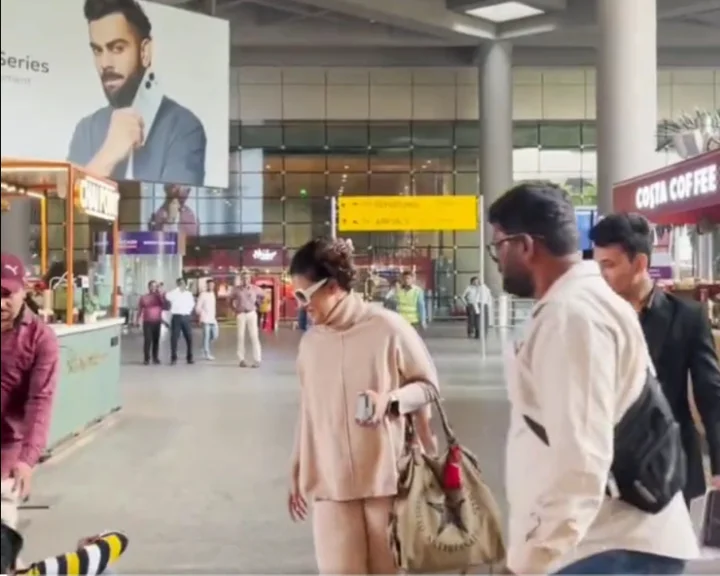 Kajol helps man in Airport
