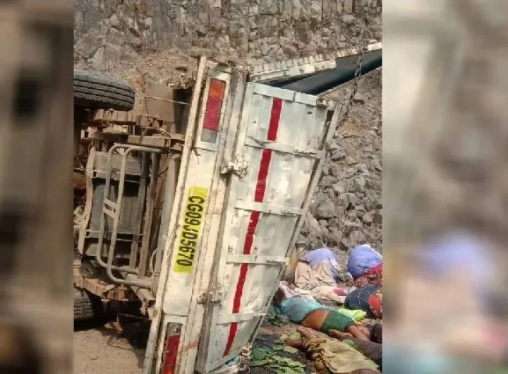 Tragic accident in Chhattisgarh: 15 dead as pickup vehicle overturns in Kawardha