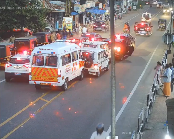 Convoy of Kerala CM involved in multiple collision, Vijayan safe (VIDEO)