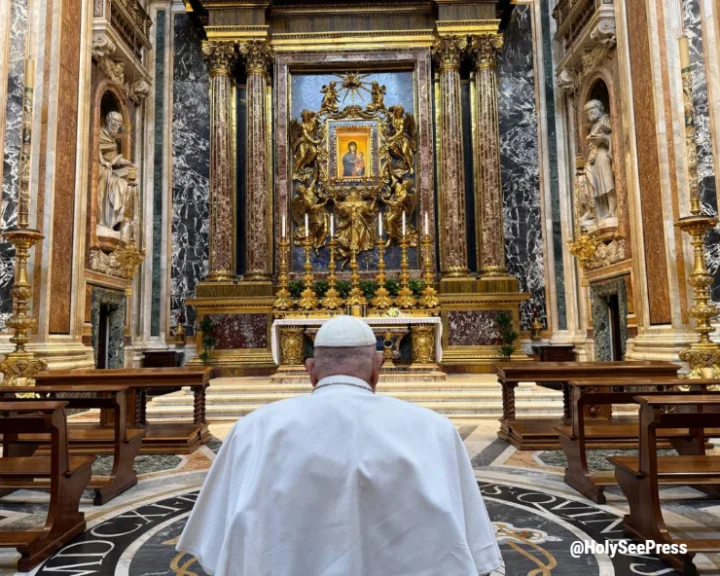 What happens when a Pope dies and how is a new Pontiff selected?