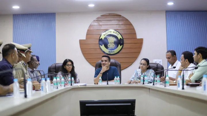 Surat Flood Relief: Deputy CM Harsh Sanghavi Reviews Rescue Work, Over 800 Families Receive Immediate Cash Aid