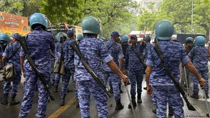Police lathi-charge CJP protesters as they try to reach parliament (VIDEO)