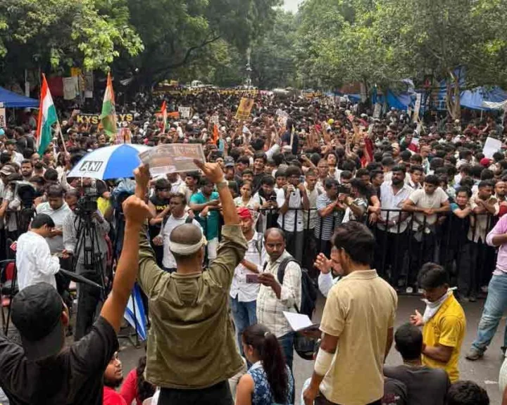 'Cockroach' party vows continued protest, parliament march called off