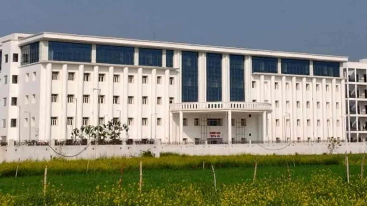 UP Orders High-Level Probe Against Former Ayodhya Medical College Principal Over Financial Irregularities