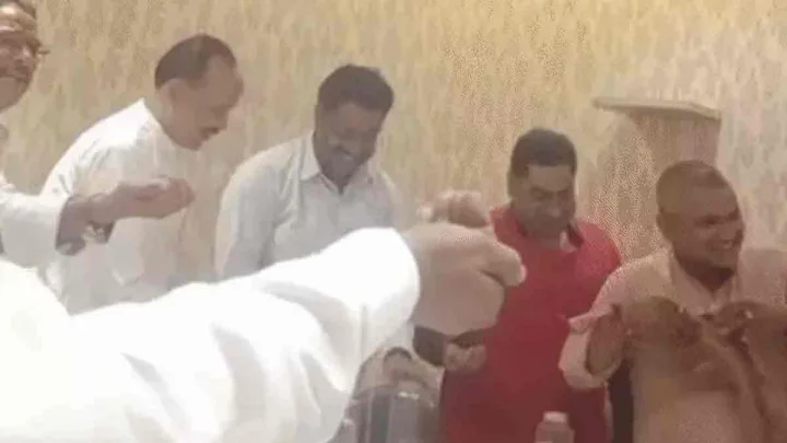 Councillors, Water in Hands & ‘Fund-Sharing’ Oath: Shahjahanpur Video Goes Viral- WATCH